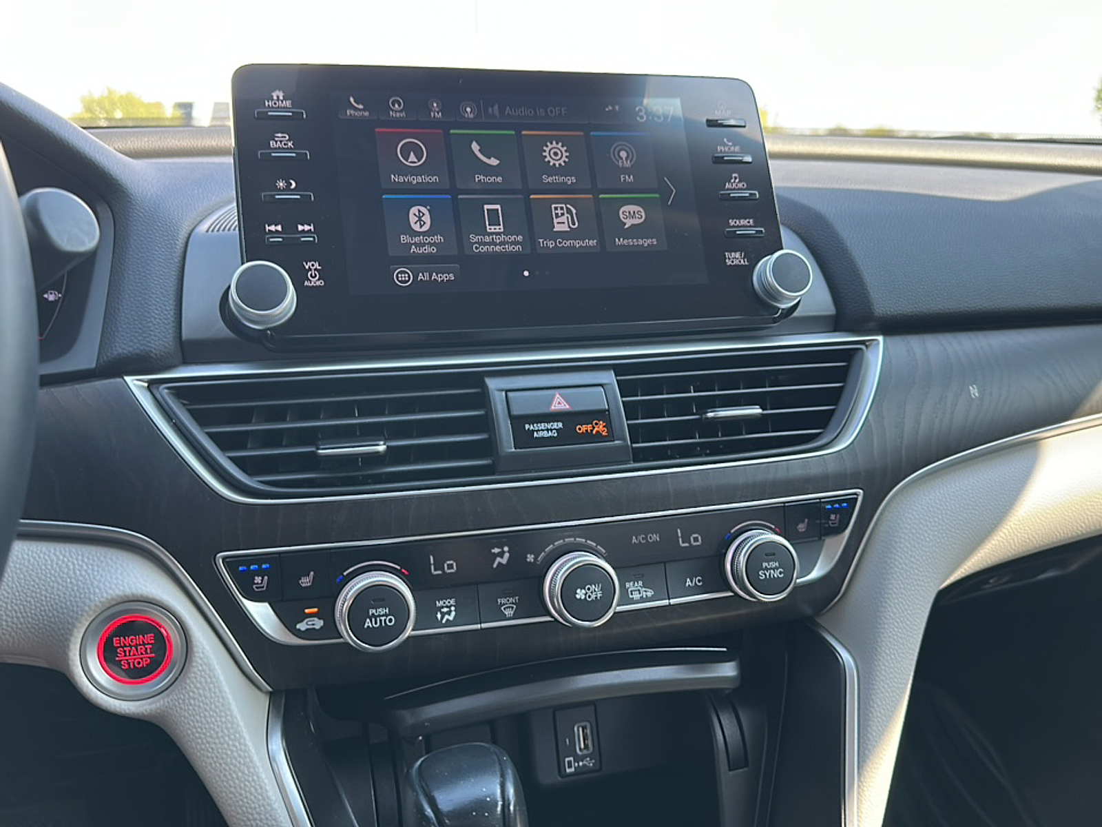 2018 Honda Accord Touring photo 13