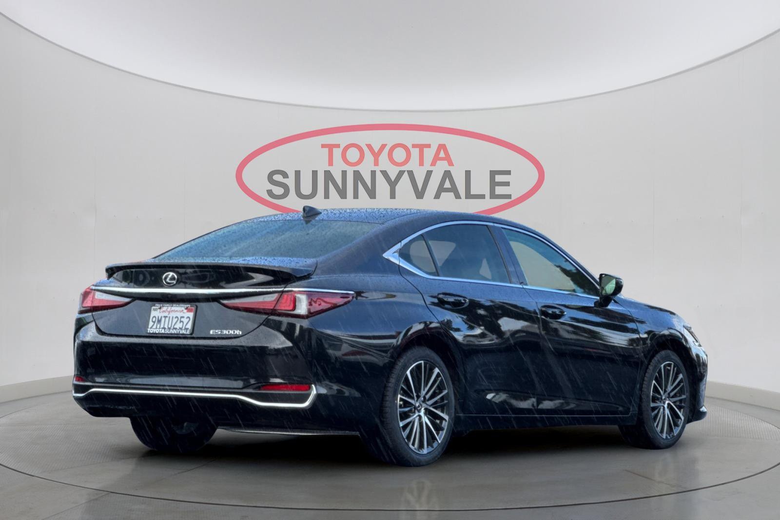 2024 Lexus ES 300h Premium photo 2