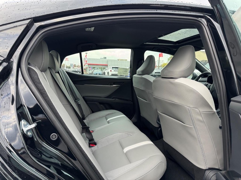 2026 Toyota Camry SE photo 4