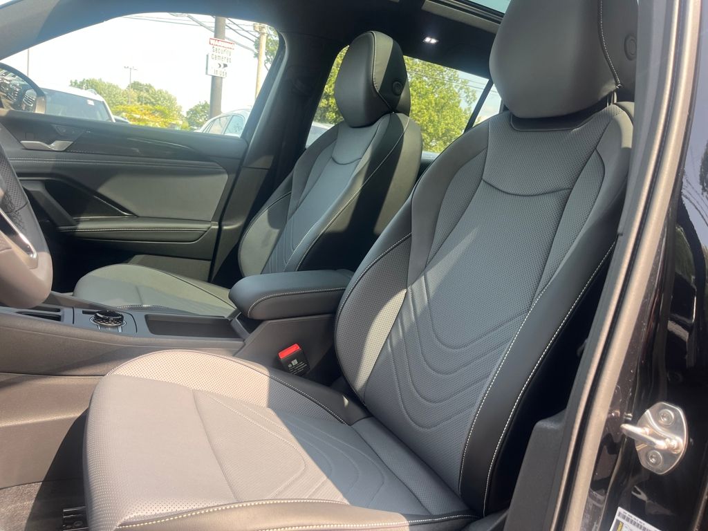 2025 Volkswagen Tiguan SE R-Line Black photo 6