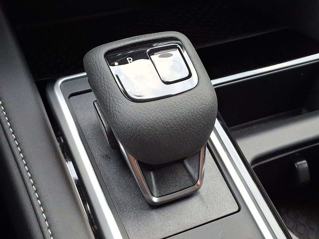 2025 Nissan Pathfinder SV photo 4