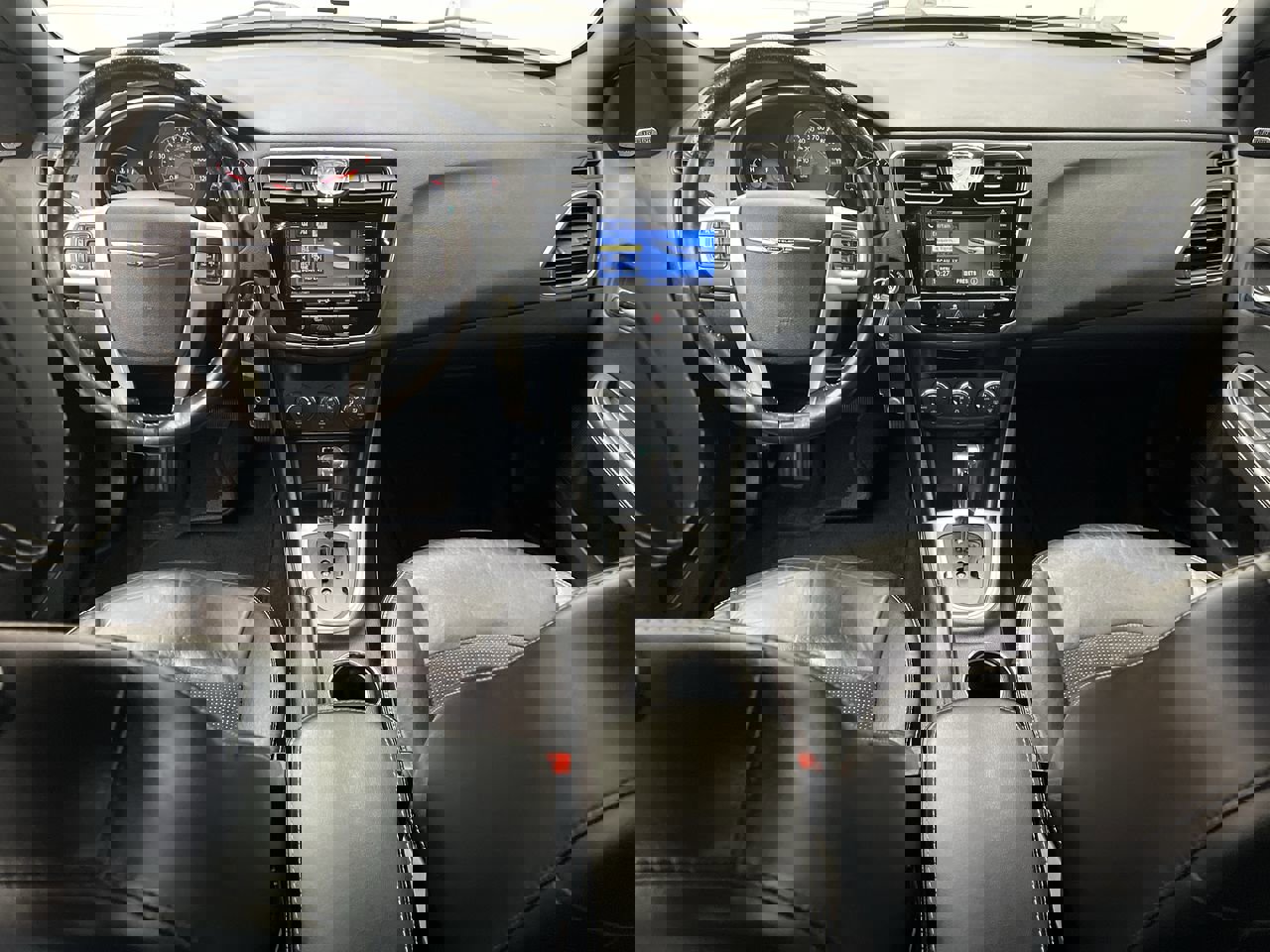 2012 Chrysler 200 S photo 4