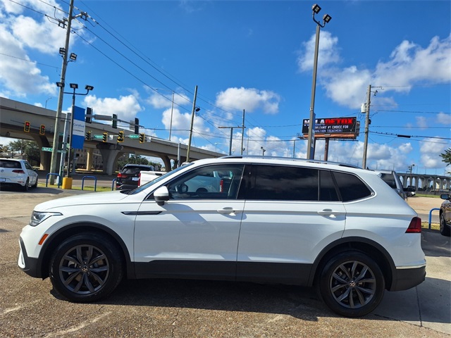 2022 Volkswagen Tiguan SE photo 2