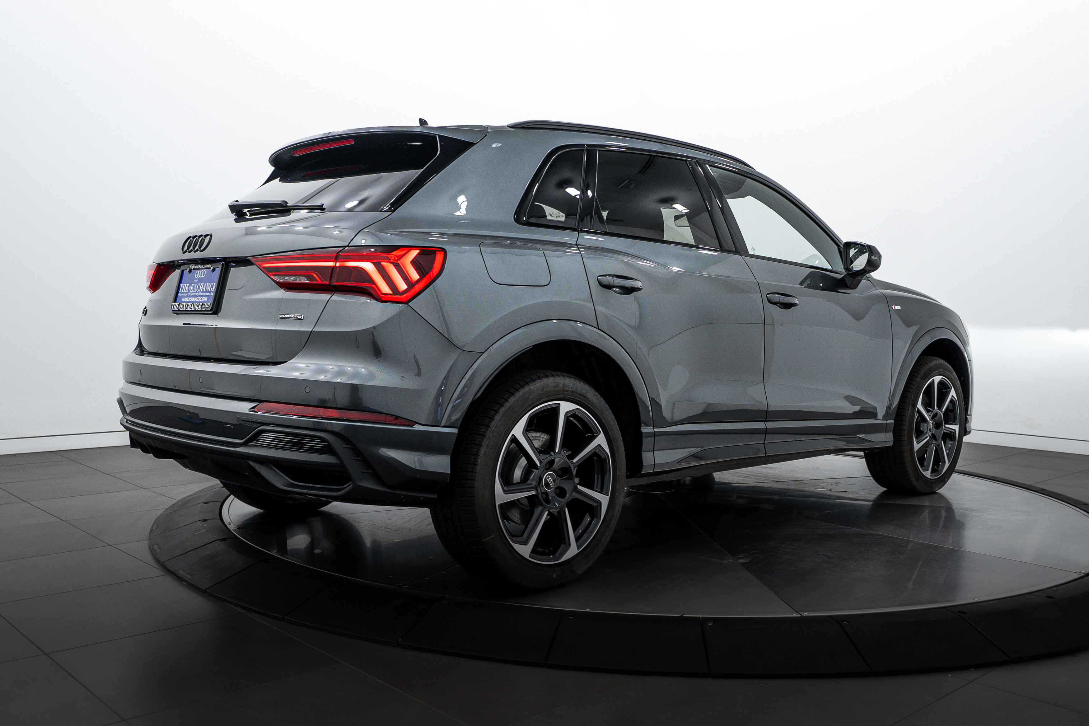 2025 Audi Q3 S line Premium Plus photo 4