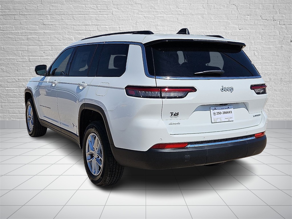 2025 Jeep Grand Cherokee Laredo photo 3