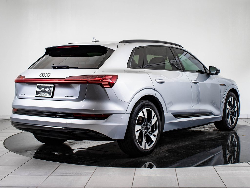 2022 Audi e-tron Premium photo 3