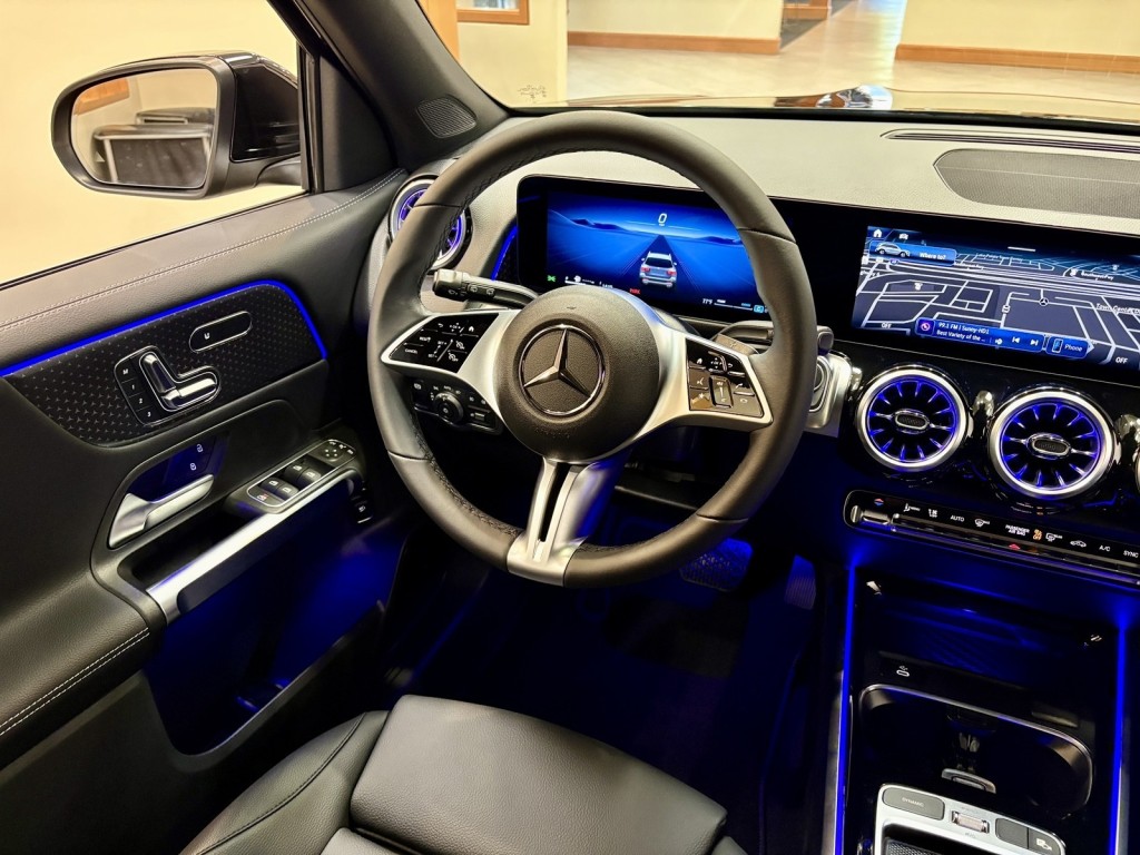 2025 Mercedes Benz GLB 250 photo 8