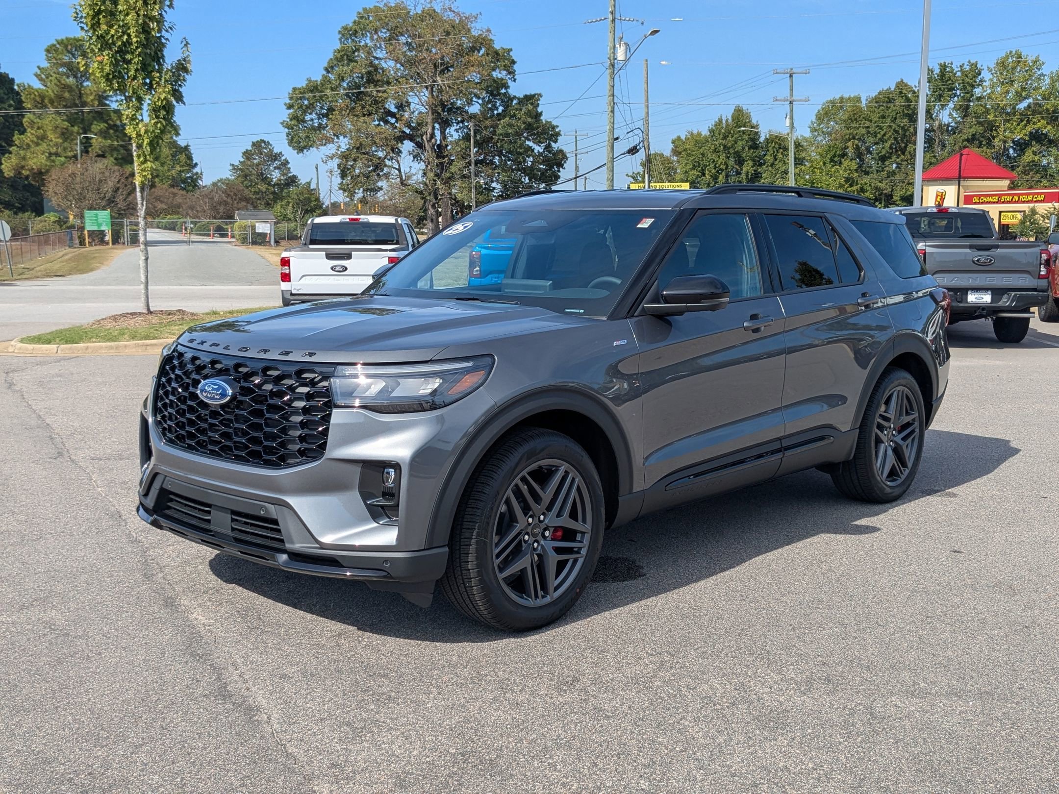 2025 Ford Explorer ST-LINE's photo