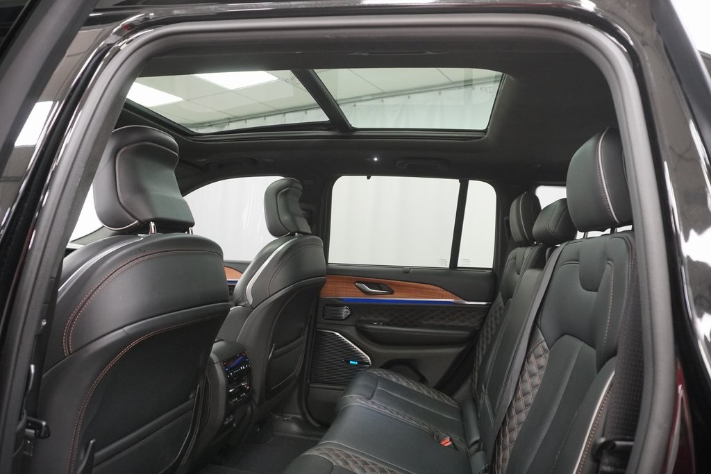 2022 Jeep Grand Cherokee Summit Reserve photo 16