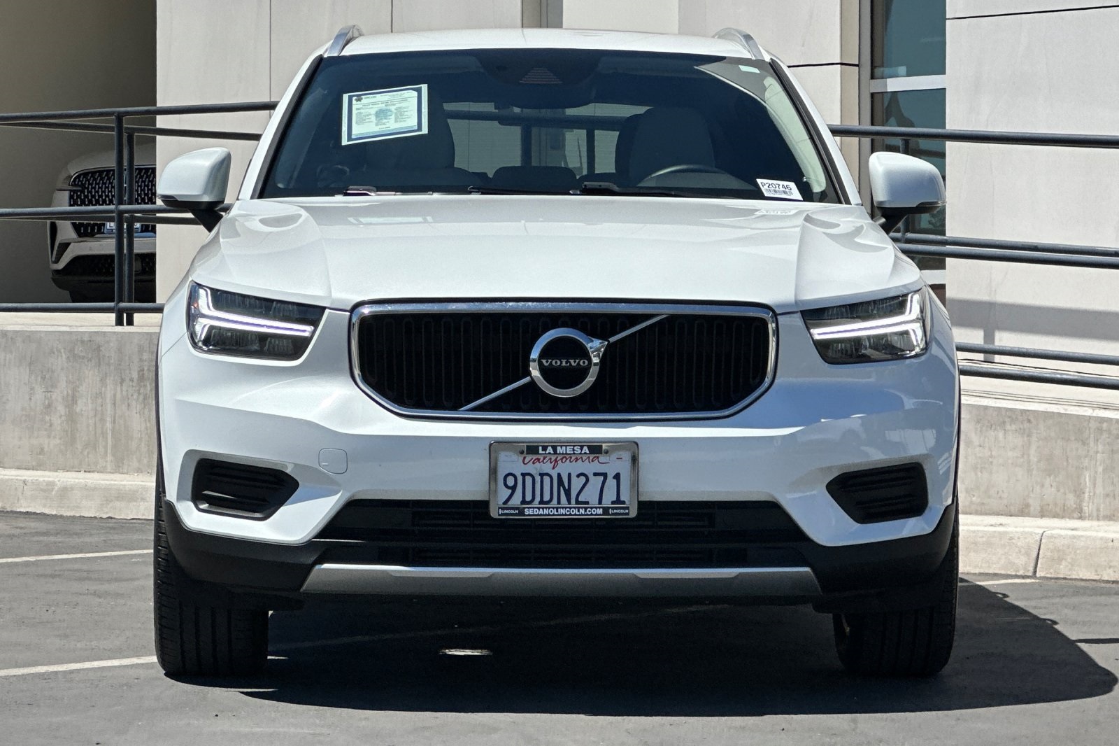 2022 Volvo XC40 Momentum photo 5