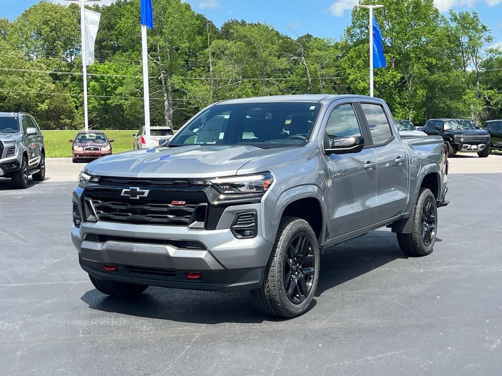 2025 Chevrolet Colorado Z71 photo 3