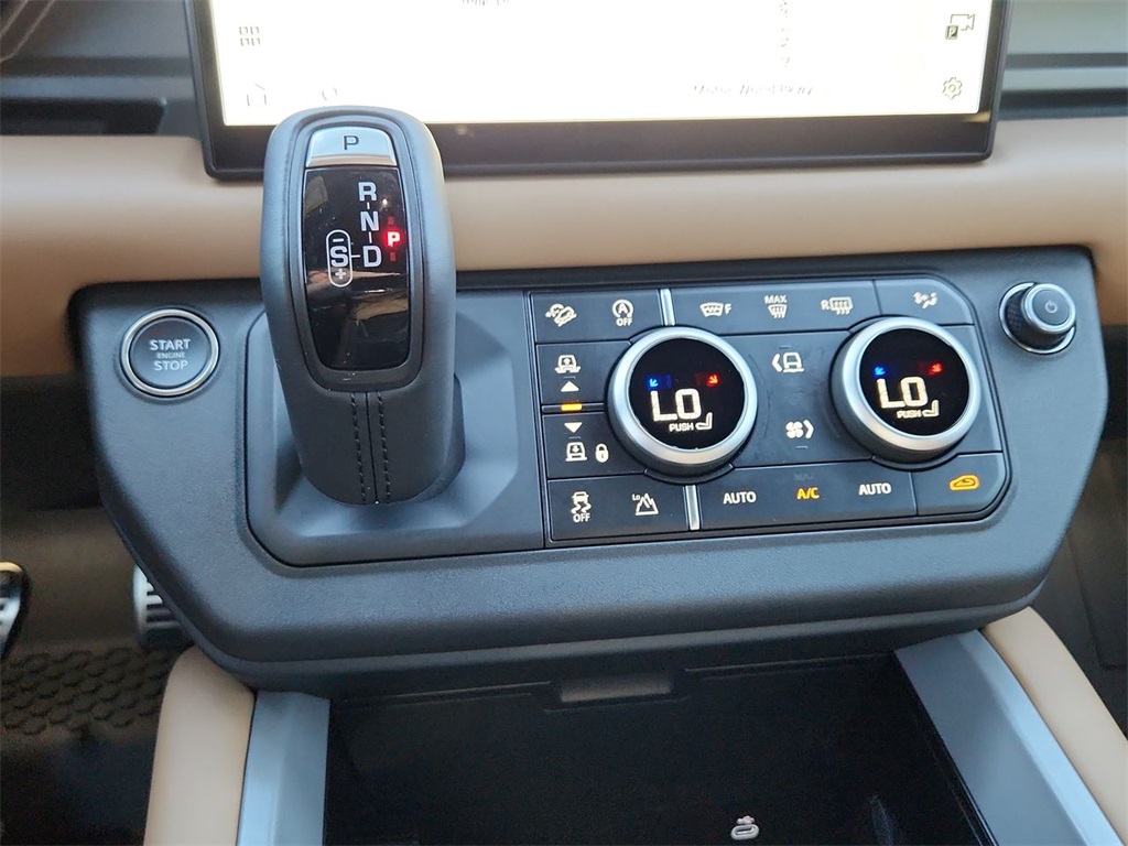 2025 Land Rover Defender 110 V8 photo 22
