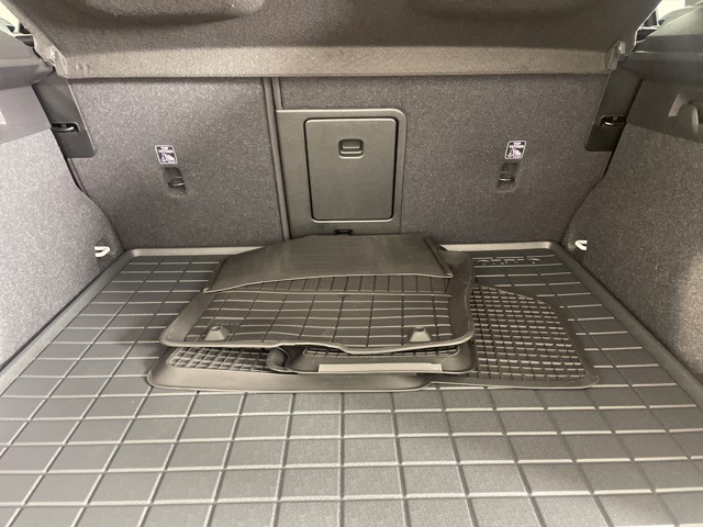 2025 Volvo XC40 Core photo 16