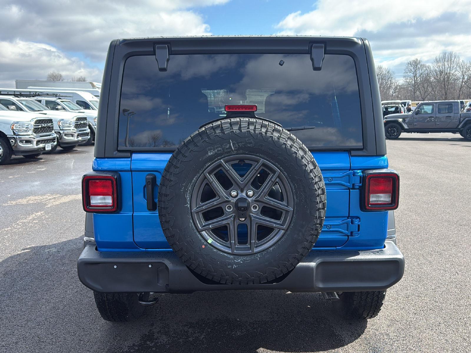 2025 Jeep Wrangler Sport S photo 11