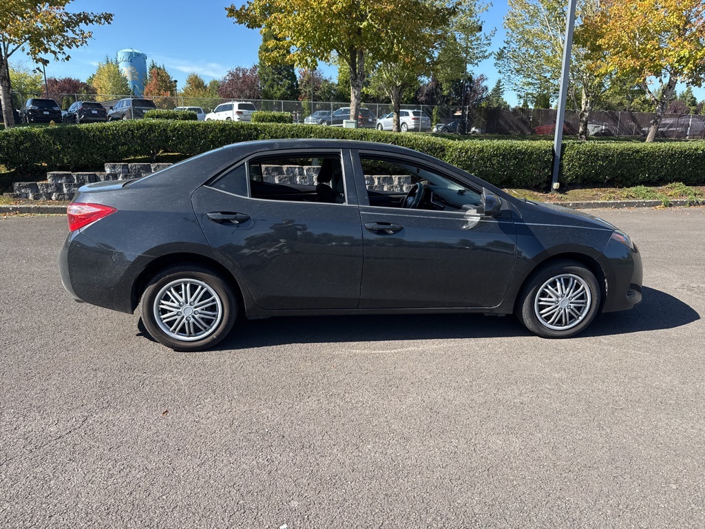 2017 Toyota Corolla LE photo 8