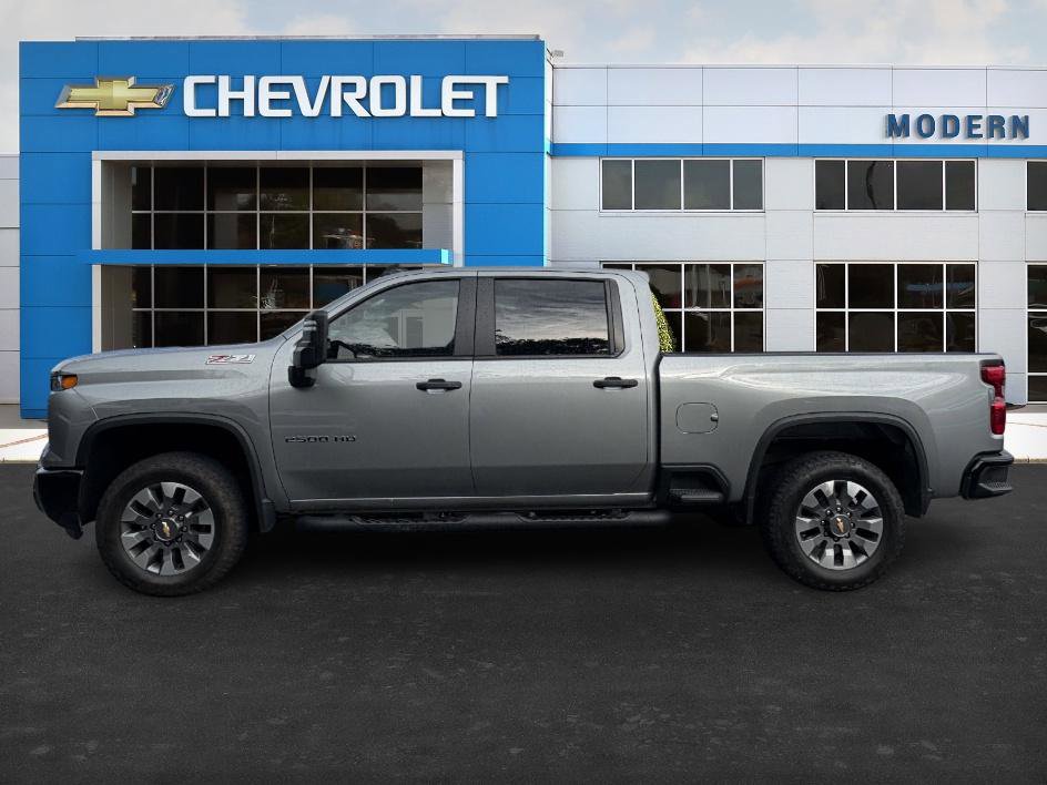 2025 Chevrolet Silverado 2500HD Custom photo 2