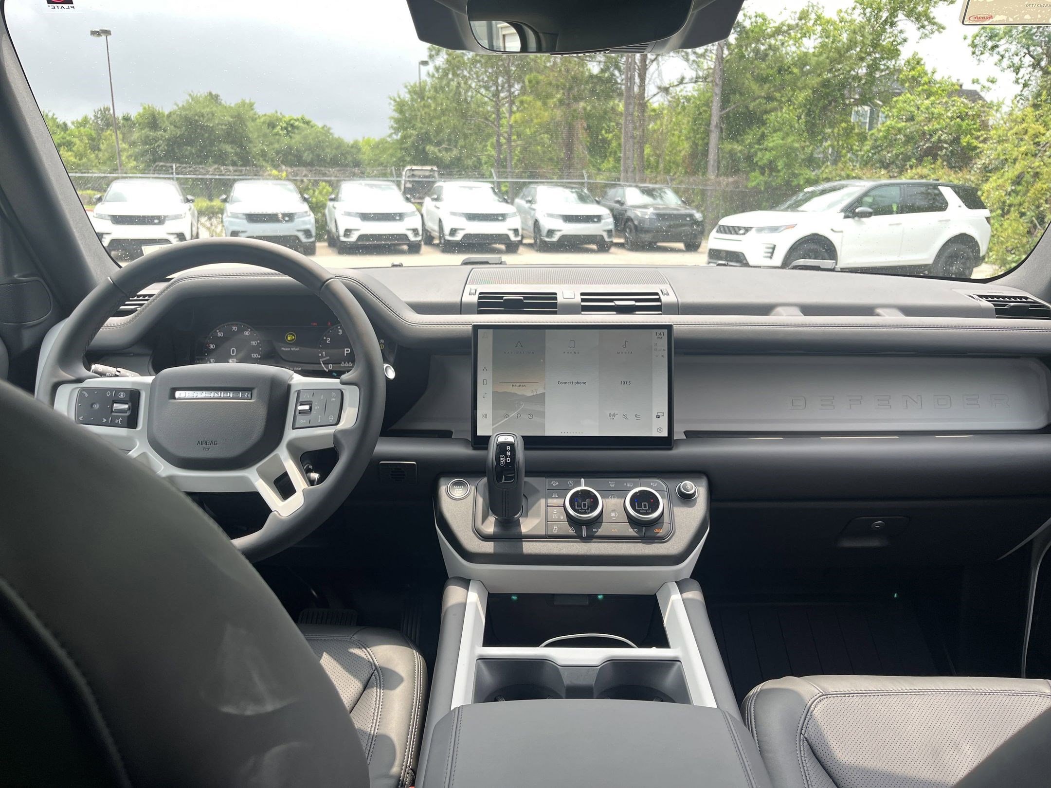 2025 Land Rover Defender S photo 21