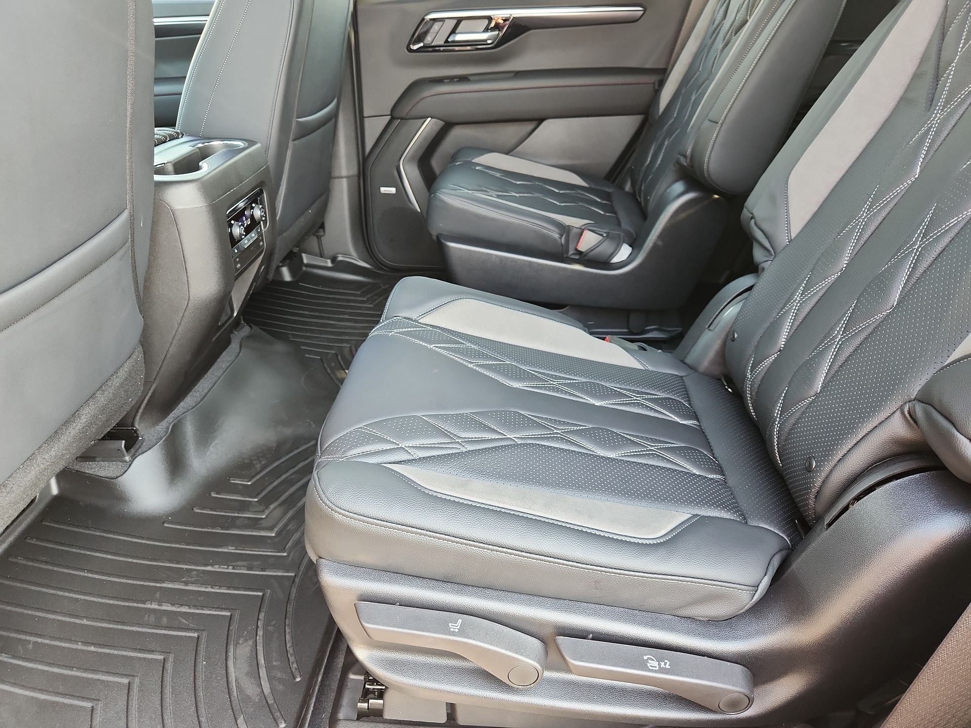 2025 Chevrolet Tahoe RST photo 25