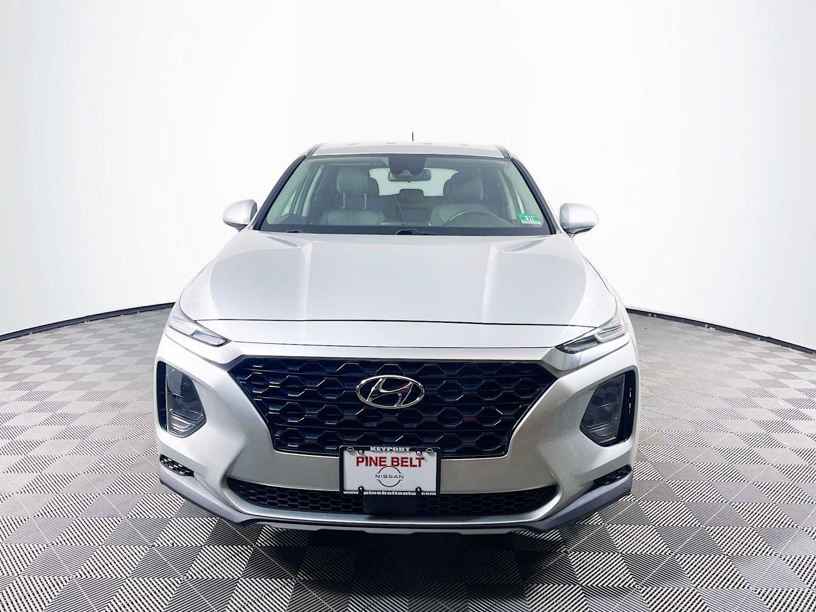2019 Hyundai Santa Fe SE photo 2