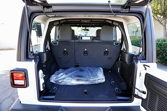 New 2026 Bright White Clear-Coat Exterior Paint Jeep Sport image 19