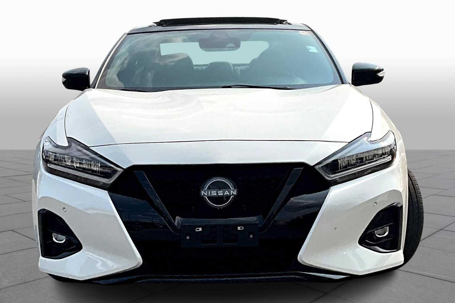 2023 Nissan Maxima SR photo 3
