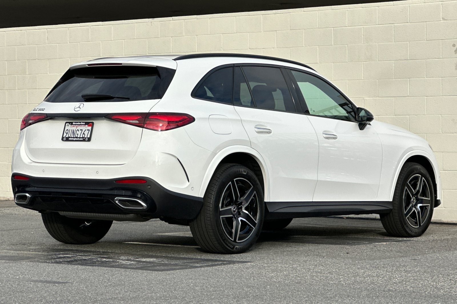 2025 Mercedes Benz GLC 300 photo 2