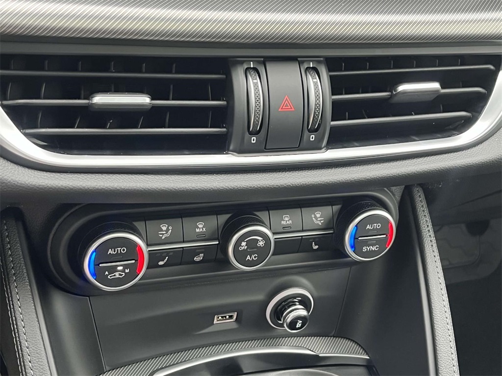 2025 Alfa Romeo Stelvio Sprint Base photo 4
