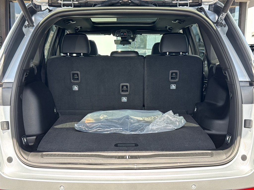 2025 Jeep Grand Cherokee Limited photo 7