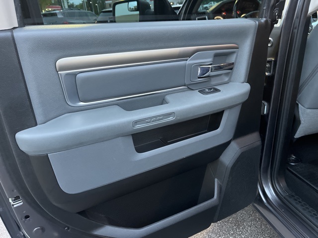 2019 Ram 1500 Classic SLT photo 9