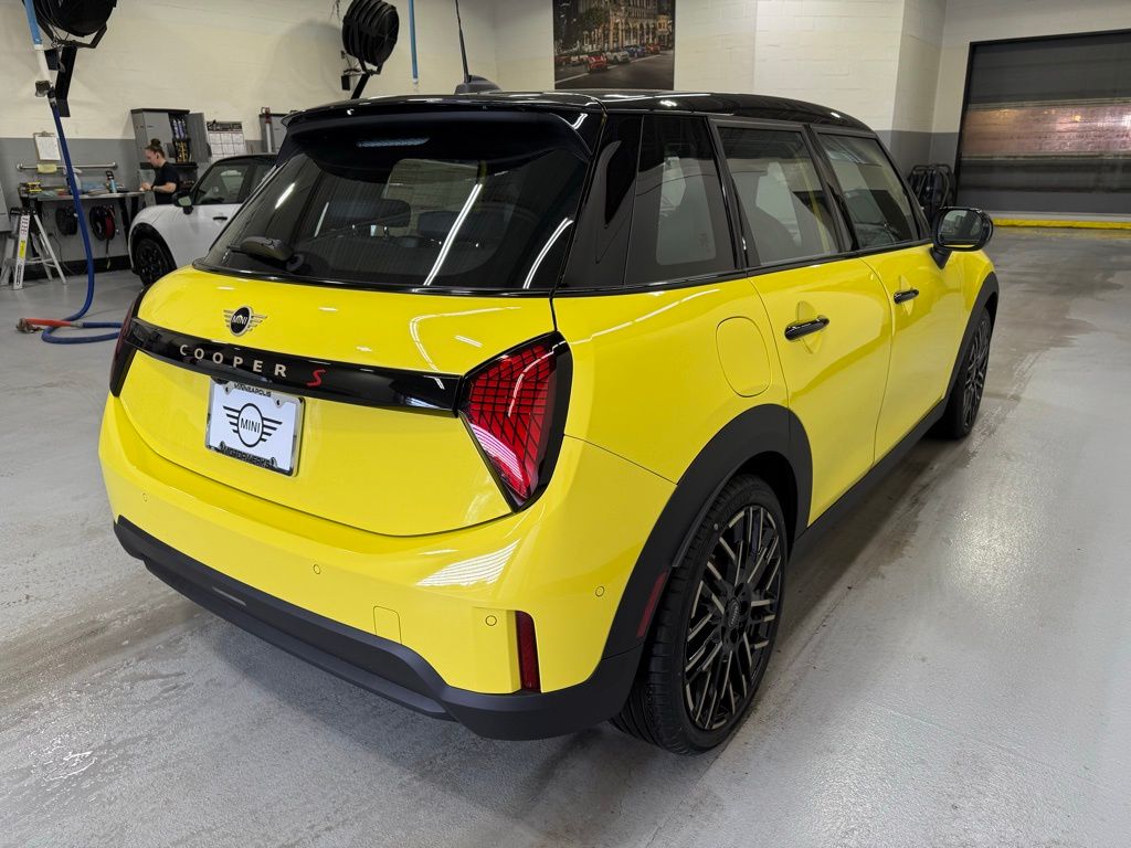 2025 Mini Cooper Signature photo 4