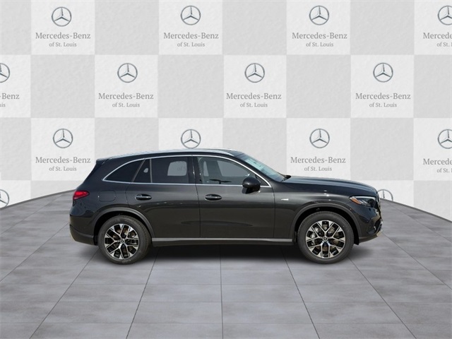 2025 Mercedes Benz GLC 350e 4MATIC photo 2