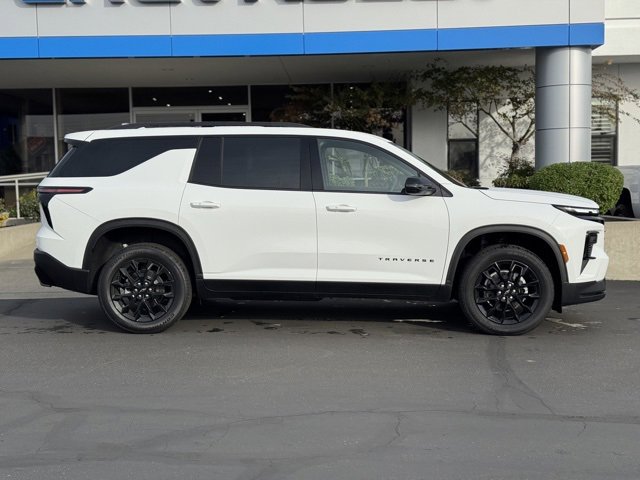 2026 Chevrolet Traverse photo 3