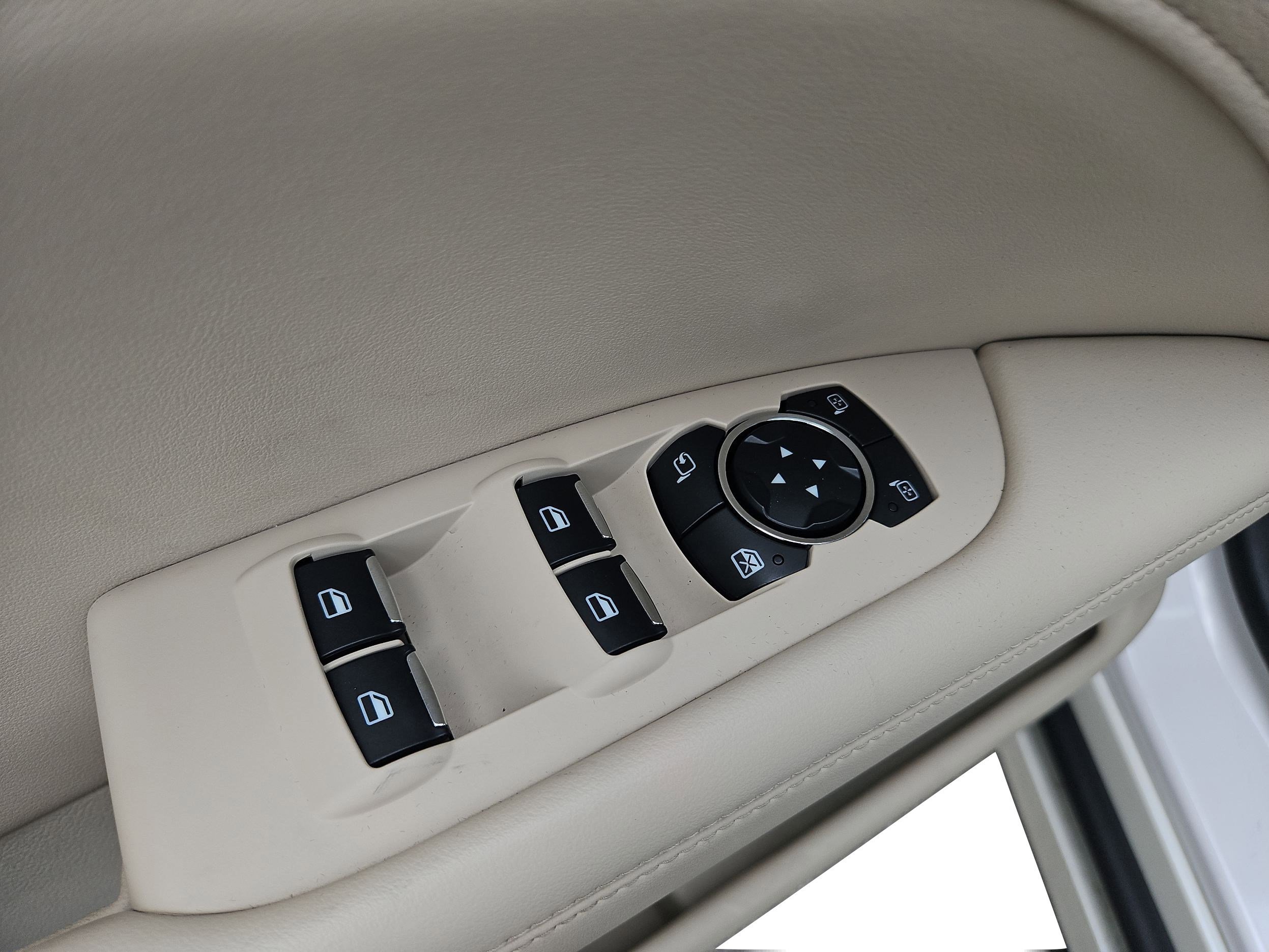 2020 Lincoln MKZ Standard photo 18