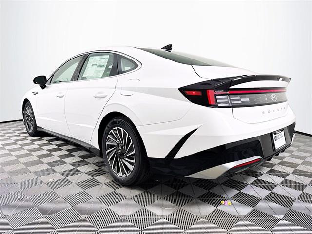 2025 Hyundai Sonata Hybrid SEL photo 2