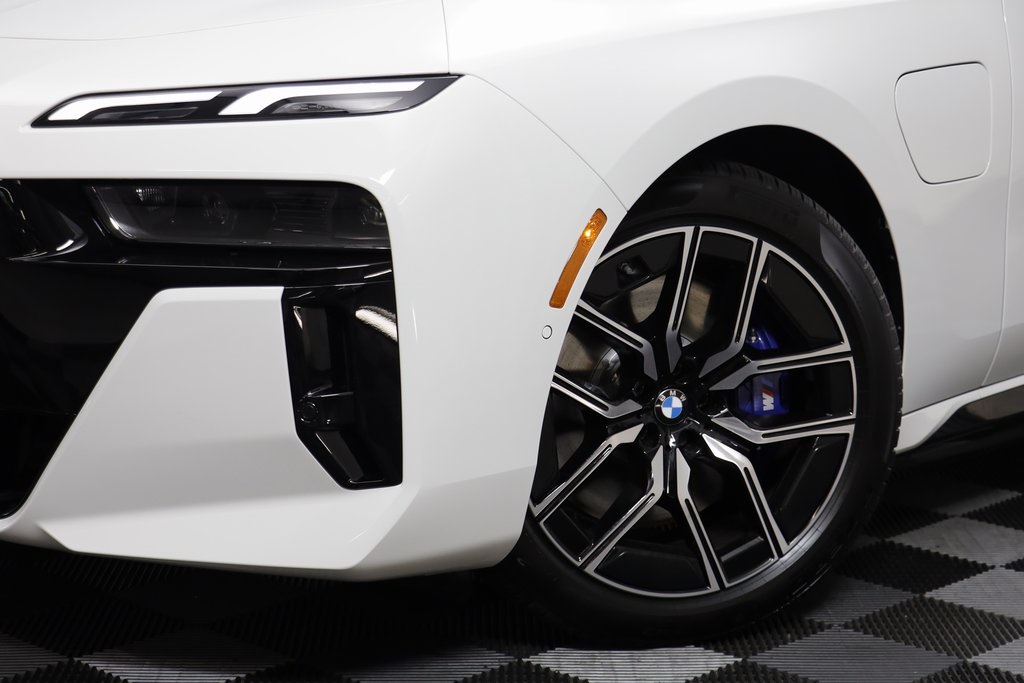 2026 Bmw 750e photo 3