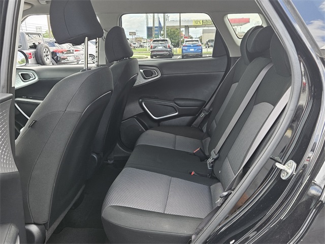 2022 Kia Soul LX photo 3
