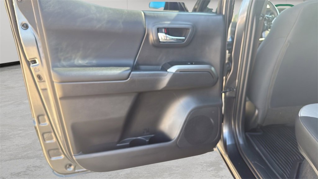 2023 Toyota Tacoma TRD Off-Road photo 36