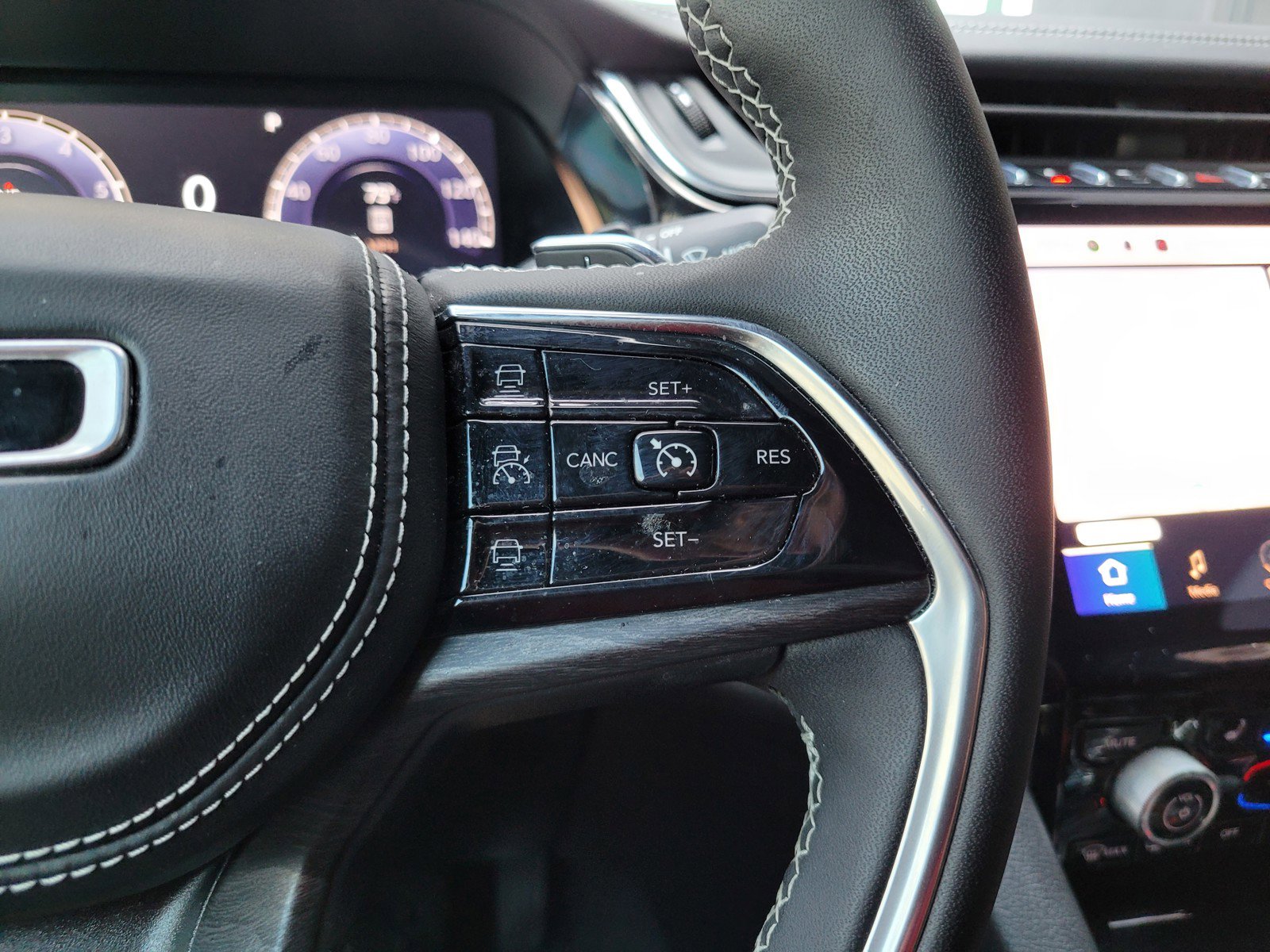 2023 Jeep Grand Cherokee Overland photo 25