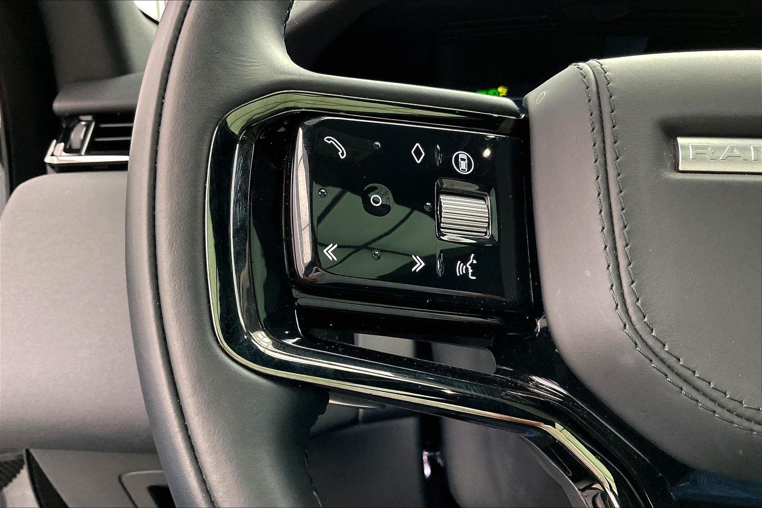2025 Land Rover Range Rover Velar SE photo 16