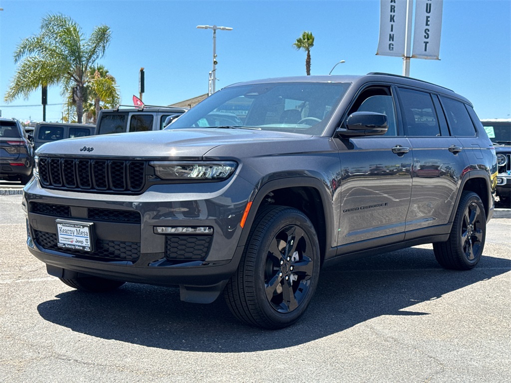 2025 Jeep Grand Cherokee Limited photo 3