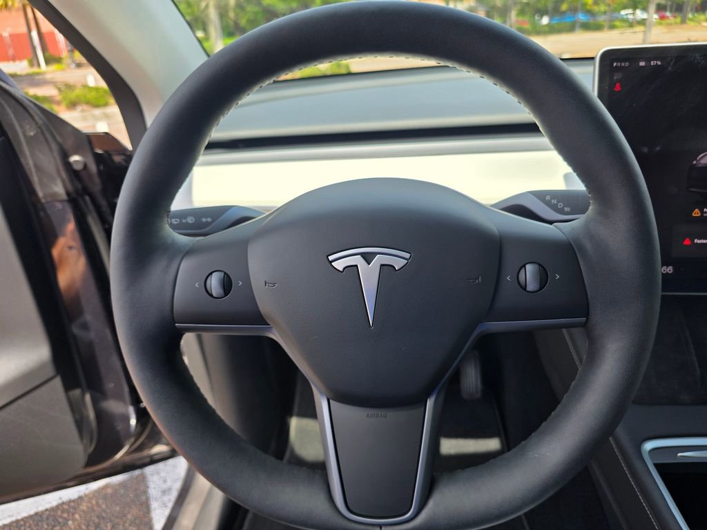 2025 Tesla Model Y Long Range photo 17