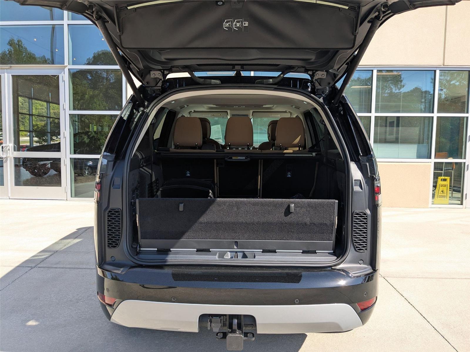 2025 Land Rover Discovery Metropolitan Edition photo 29