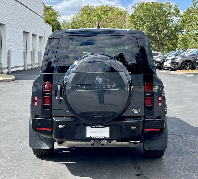 2023 Land Rover Defender 130 X-Dynamic SE photo 5