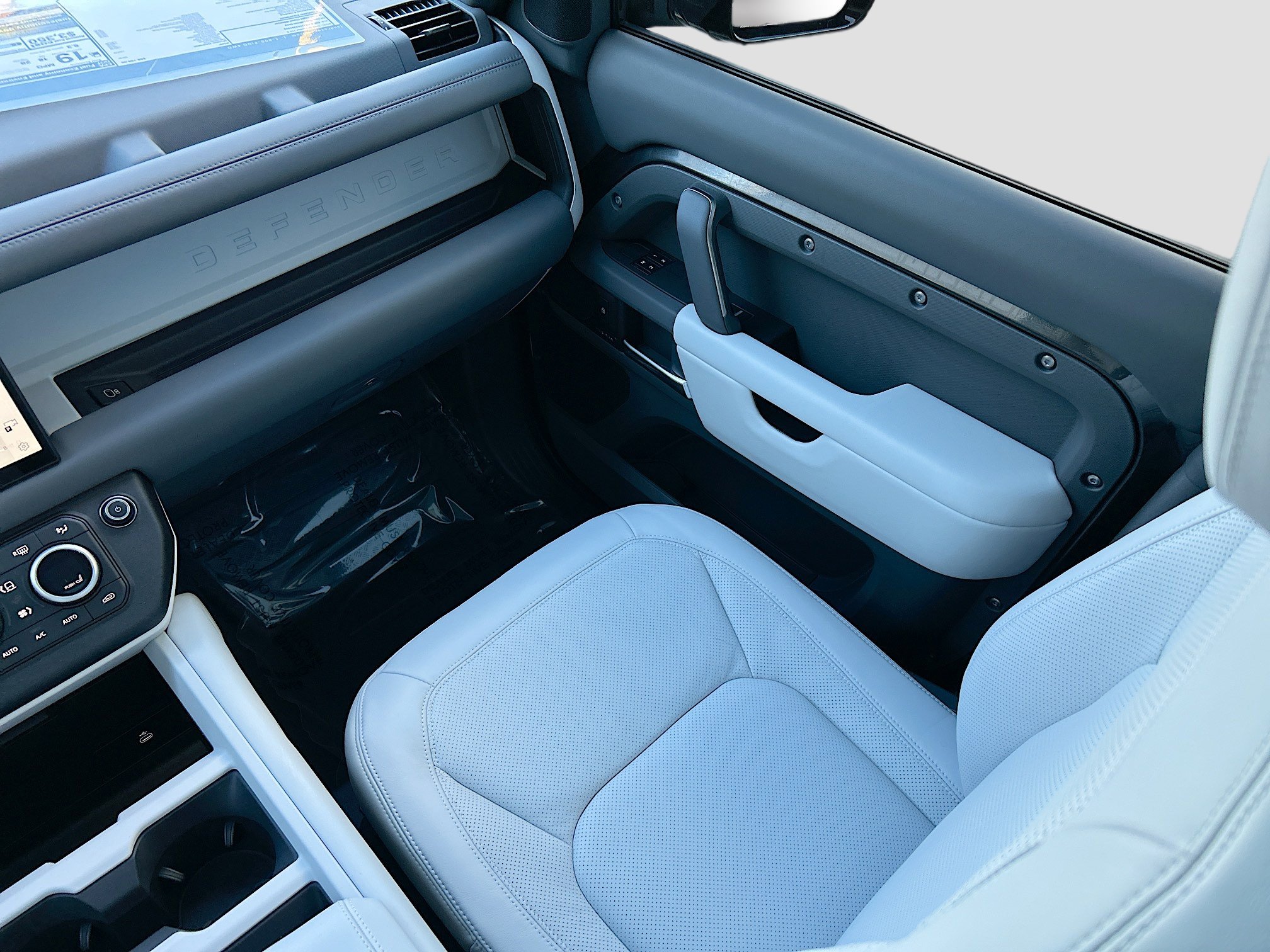 2025 Land Rover Defender 110 S photo 11