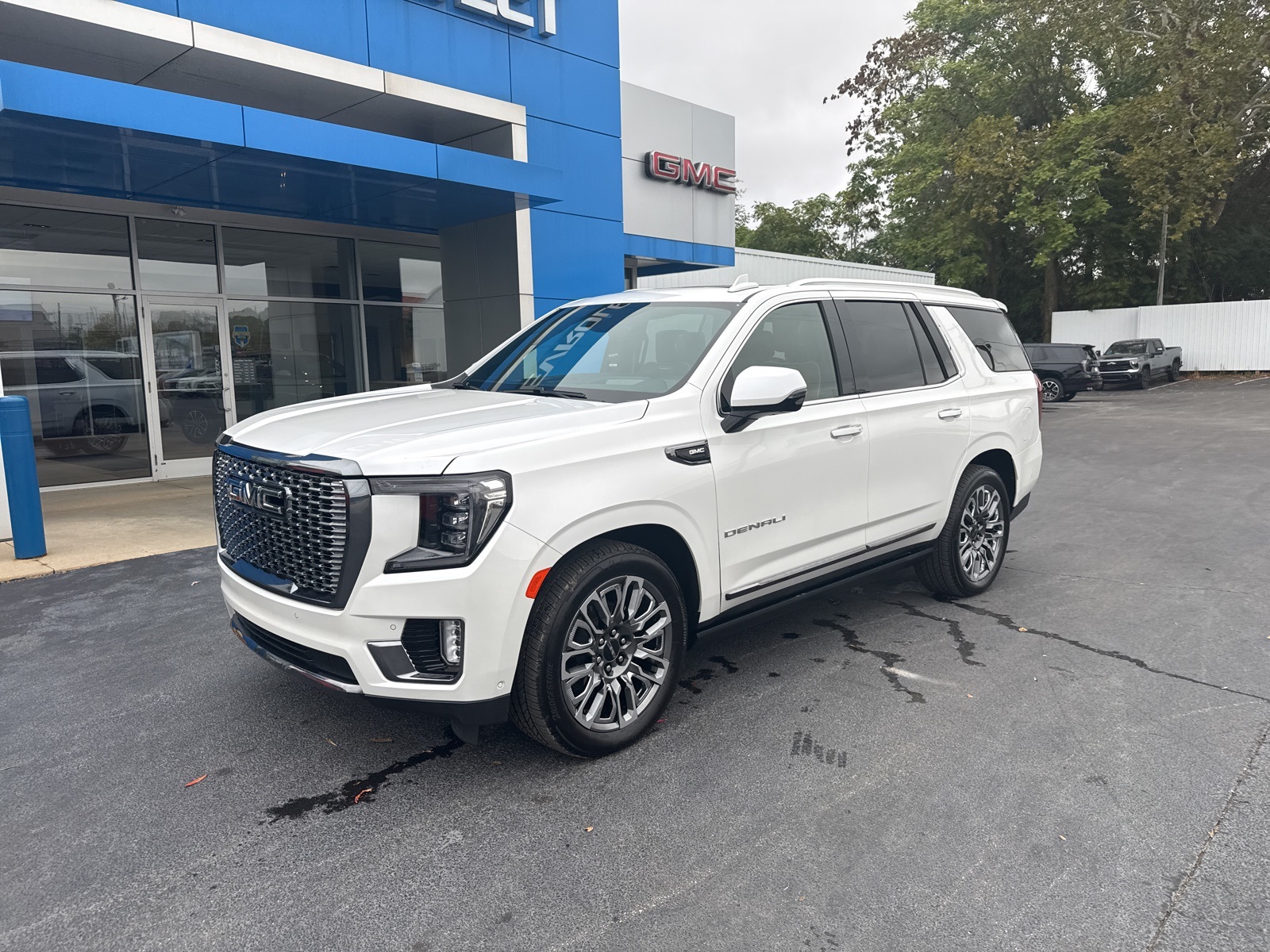 2024 Gmc Yukon Denali Ultimate photo 2