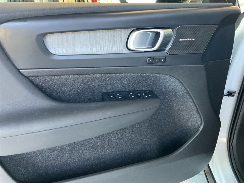 2023 Volvo XC40 AWD Ultimate photo 18