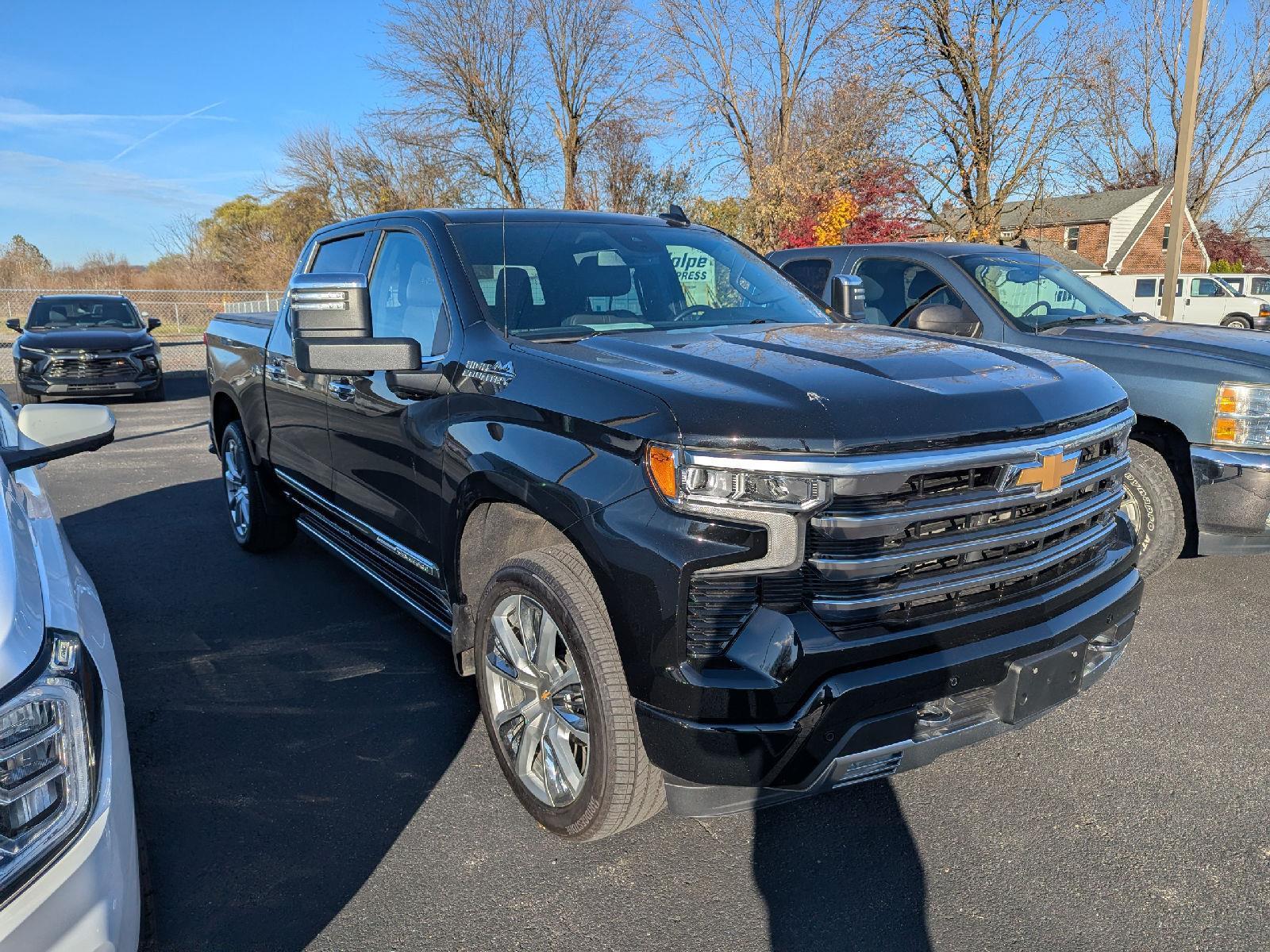 2025 Chevrolet Silverado 1500 High Country photo 3