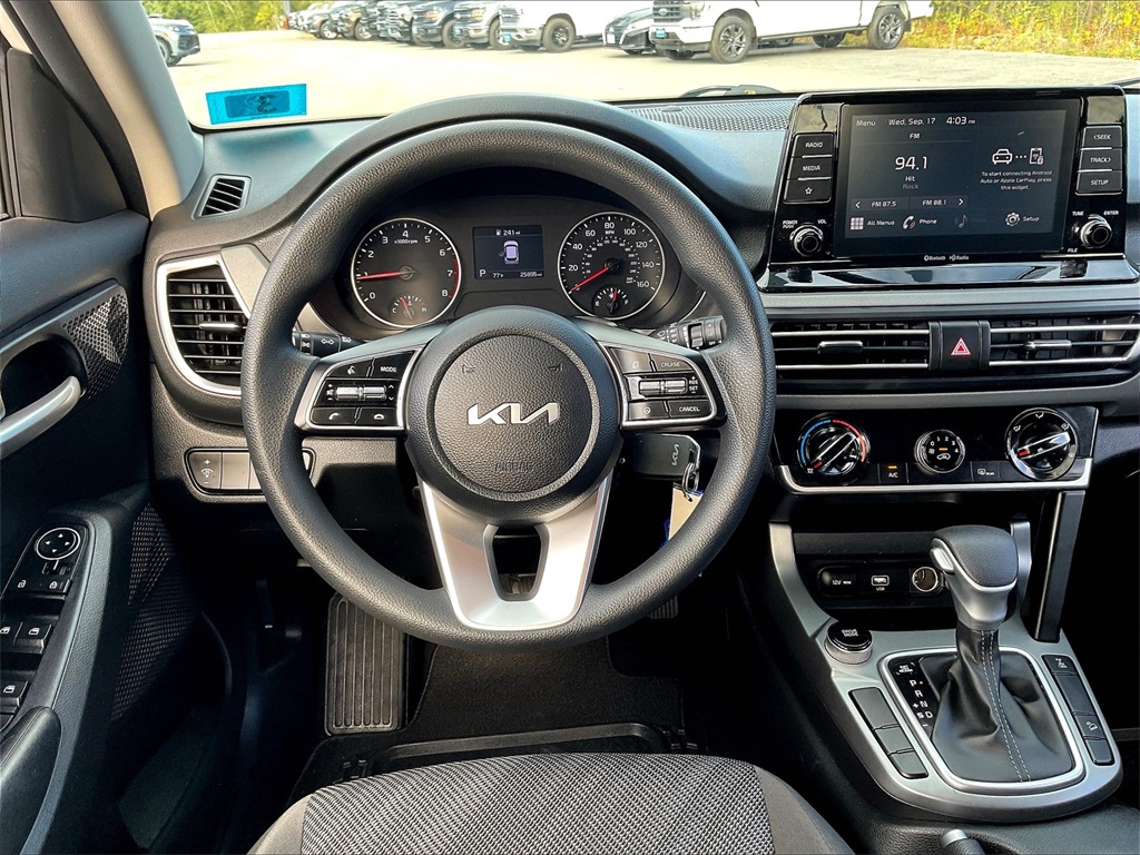 2023 Kia Seltos LX photo 14