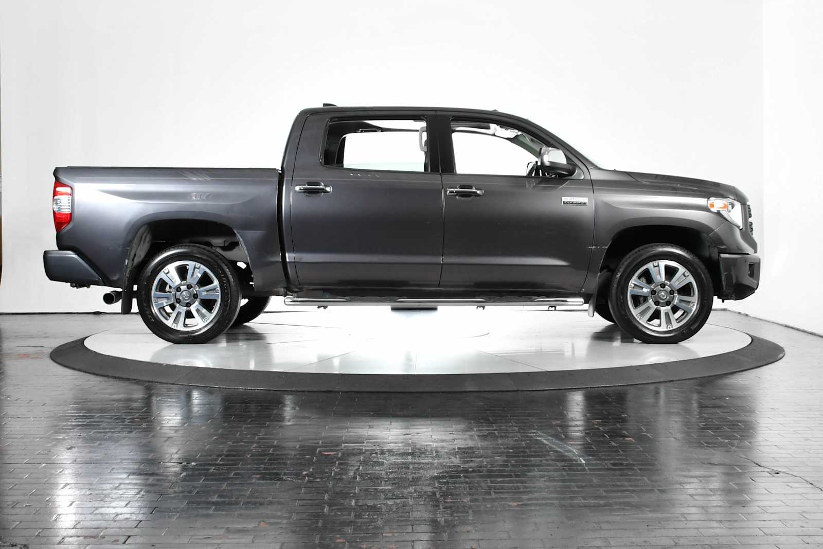 2020 Toyota Tundra Platinum Grade photo 6