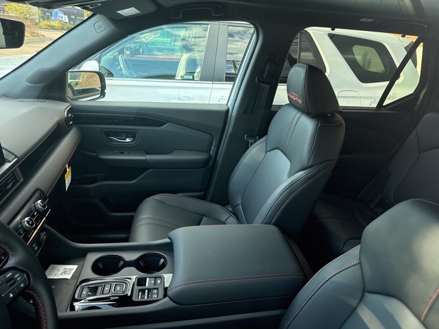 2025 Honda Pilot TrailSport photo 3